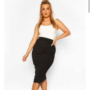 Boohoo skirt size is size 24